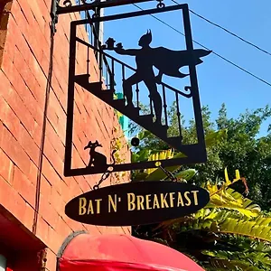 Bat N Breakfast No Beco Do Batman Hostel